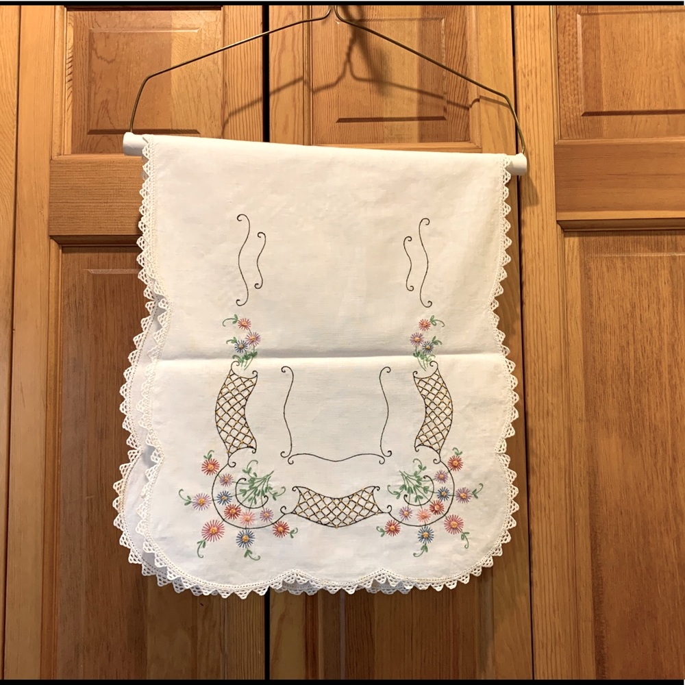 Linen table runner